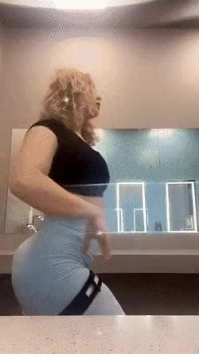 Nikkita Lyons 🤧 🍑