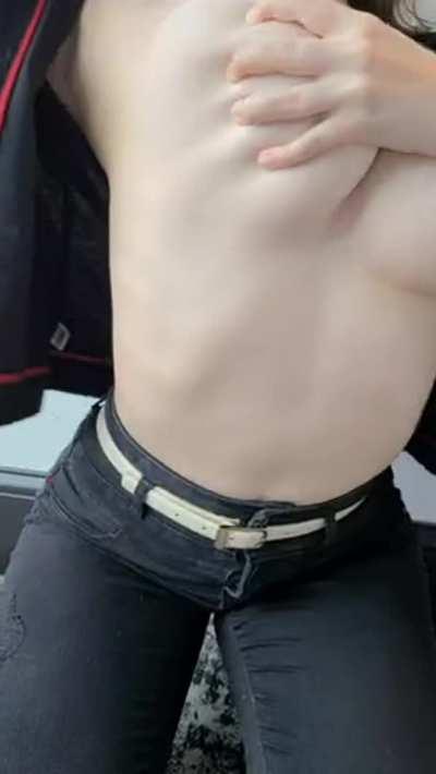 Hot Drop 💦 🔥boobies Free Stuff In The Comm.... 😘