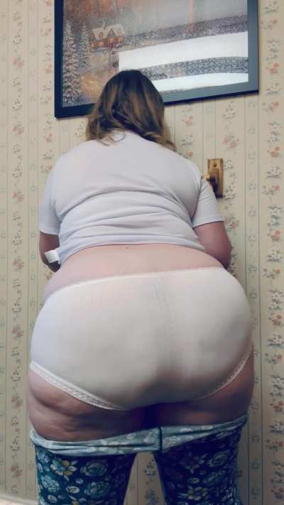 I would love to have your head strapped to my ass with your mouth on my anus swallowing everything all night long! 💨 🫦