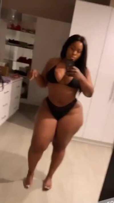 Big girl🍑🍑🍑