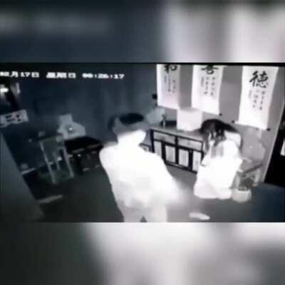 Exorcismo con bailes de fortnite y música de terraria de fondo