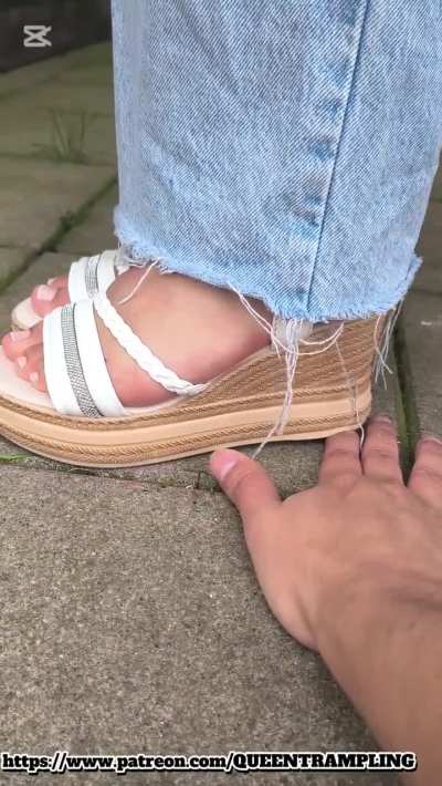 Girl in Wedges crush My hand