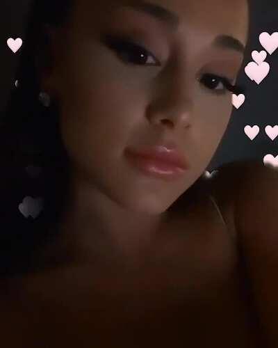 Goddesses luscious lips need to be put to good use 😍