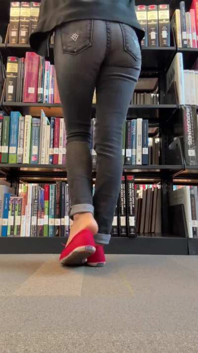 Guess why all the college boys call me their favorite librarian 🤭