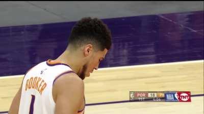 [Highlight] Booker pulls a Trae Young