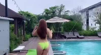 Moon fit got a big ol korean booty