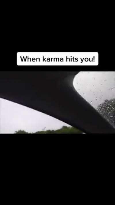 Douchebag blocking traffic and hitting cars gets smacked with a wave of justice