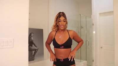 her shit was jiggling😍😍😍😍