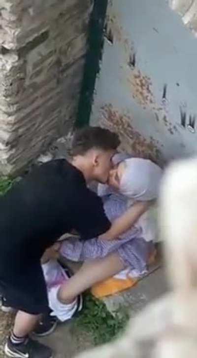 Twitter'da gündem olan public türbanlı görselinin, videosu