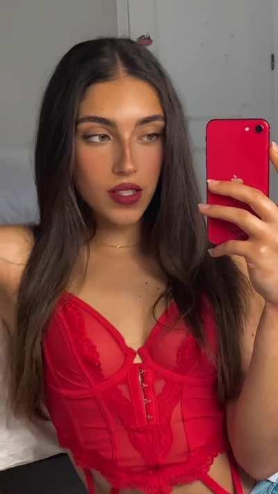 [Reddit] Let's cum to this 21 year old goddess.