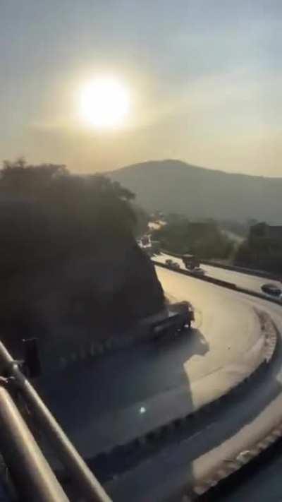 Truck's break fail in one of the dangerous road in India (Mumbai-Pune Expressway)