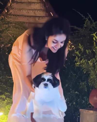 Keerthi Suresh clevage