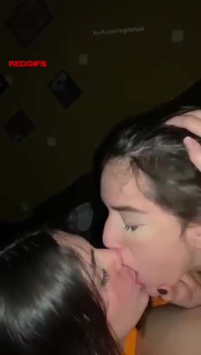 egirls making out