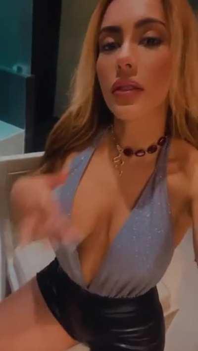 Kenia Gonzalez 🇨🇷 (@keniamusicr) [Instagram]