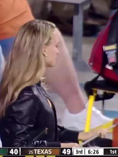 Natalie Portman is so hot as a blonde