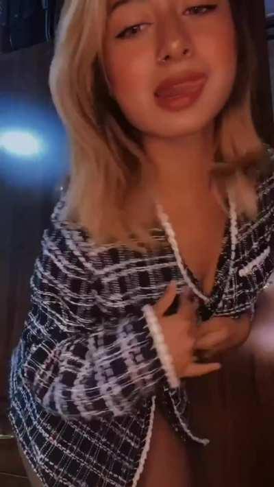 I hope that at least one Redditor who is jerking off leaks precum to my video 😇