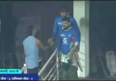 Kohli pre-match chat with Shadab, Shaheen and Harris rauf. 