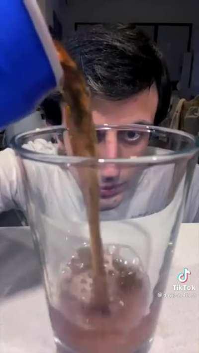 Когда ночью идёшь тихонько попить...