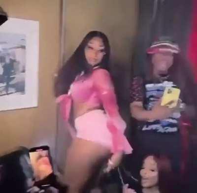 Mommy Meg being the center of attention as usual 🥵