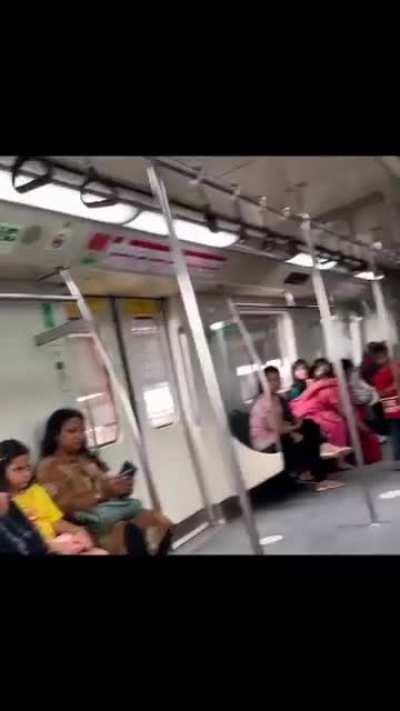 bandook chiye aunty ko🥲👍