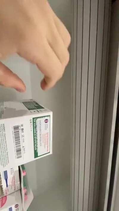 The way this cupboard closes