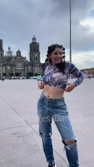 It was impossible not to get caught in that big square [F]