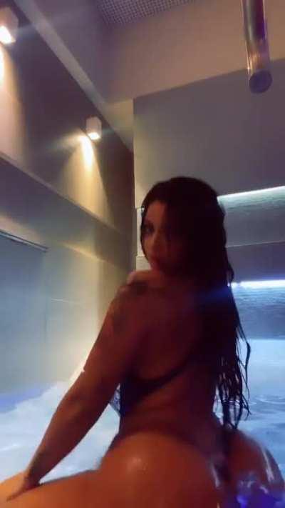 Stephanie Silveira @stephaniesilveiira