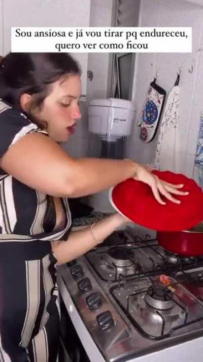 Débora Aladim pagando peitinho