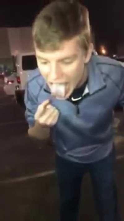 Idiot licks pepper spray