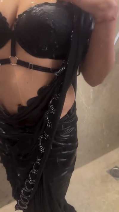 Shower me lagi aag....