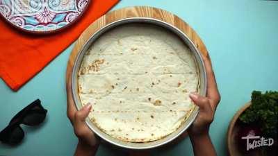 the (in)famous pizzadilla video but i added dead by daylight chase music to make it more horrifying