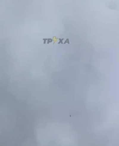 Ru pov: The Russian forces have launched another attack on Sumy, Odessa and Kiev region, footage shows a cruise missile on the way to its destination