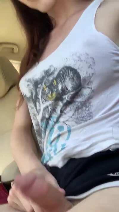 Carrie Emberlyn shows off her thick cock (gif)