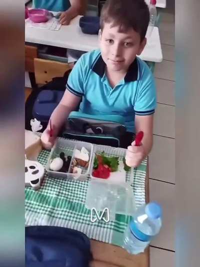 Bir İlkokul Öğretmeni SİMİT ve MEYVE SUYUNU Sağlıklı Kahvaltı Adı Altında Sosyal Medyada Paylaştı.