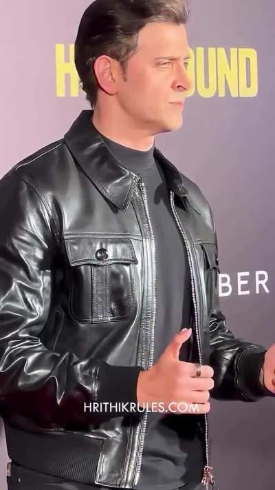 Getting older is a part of life, but watching him age like this is never easy. What I truly love is how he embraces it so gracefully, both on and off screen. Seeing him age with such charm warms my heart and takes me back to his 2000s days, reminding me j