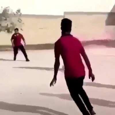 Mano o som q o poste faz