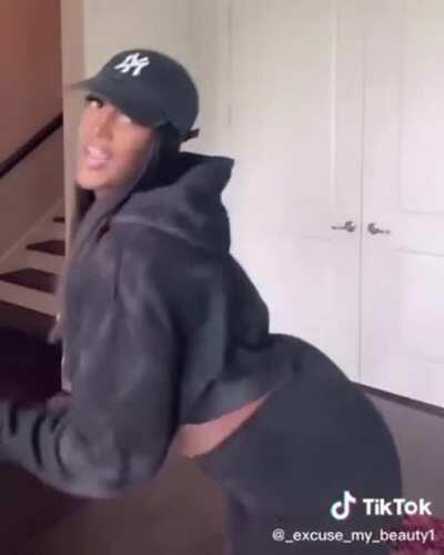 Niquee - Video #2048