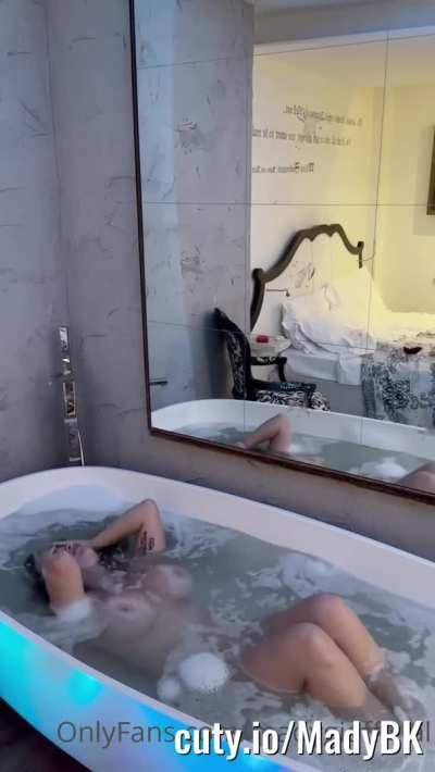 Mady Gio water motion