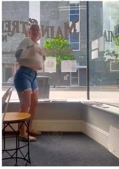 Birdie plays uno reverse