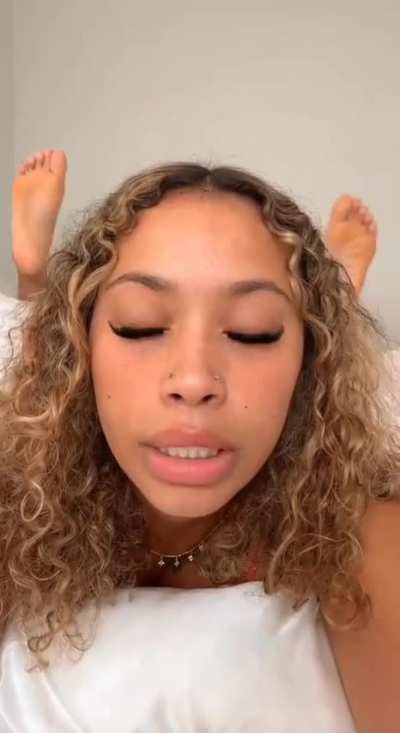 Pretty Feet from Lightskin Girl