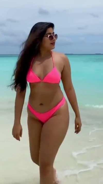 Hot 🔥 in Bikini Nikita Sharma ⛱️
