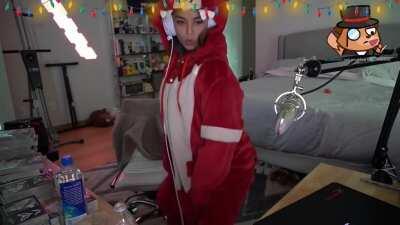 Valkyrae Twerk with sound.