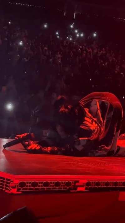 Arching her back 🥵