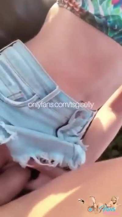 Showing-OFF Her THICC Meat