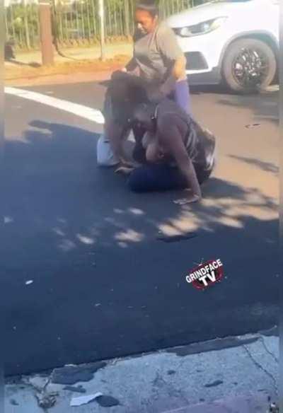 Hands up, titties out