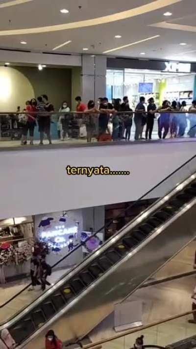 Kadang-kadang, cinta mereka itu menakutkan.......