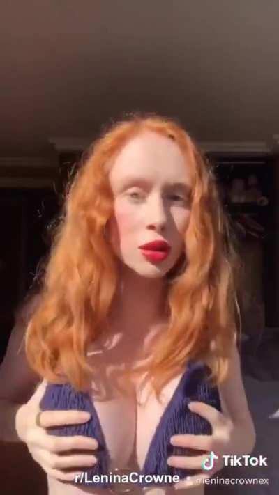 Lenina Crowne dancing