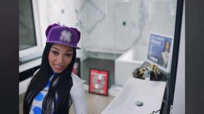 Coi shaking it Damnnn