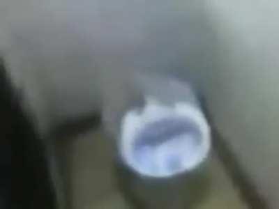 Acá está el inodoro que... canta?