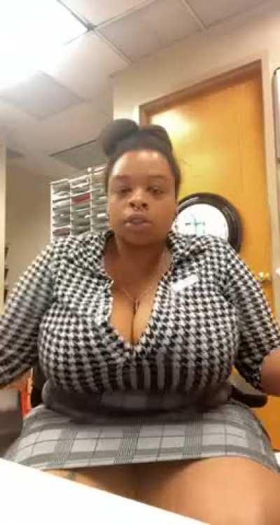 🦭💜 Your in trouble … your in my office what are you going to do …? But fuck you smell good 😮‍💨😛——-by muchidelights